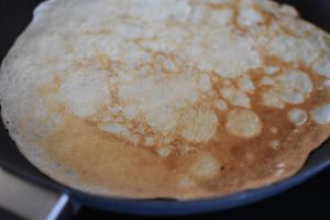 Pandekager med kærnemælk - opskrift på kærnemælkspandekager