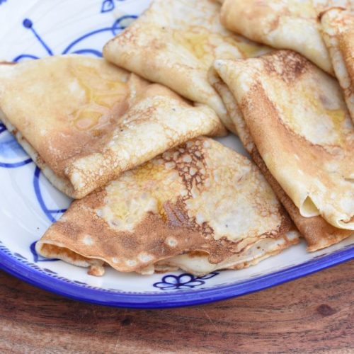 Pandekager med kærnemælk - opskrift på kærnemælkspandekager