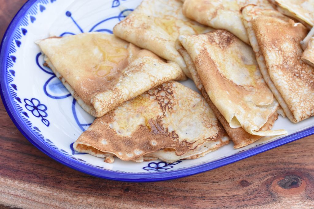 Pandekager med kærnemælk - opskrift på kærnemælkspandekager