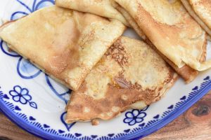 Pandekager med kærnemælk - opskrift på kærnemælkspandekager