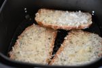 DSC_3354 • nogetiovnen.dk Hvidløgsbrød i airfryer - nem opskrift med eller uden ost
