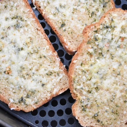 Hvidløgsbrød i airfryer - nem opskrift med eller uden ost