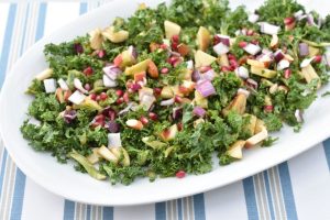 DSC_3371 • nogetiovnen.dk Grønkålssalat med granatæble opskrift - nem salat med grønkål
