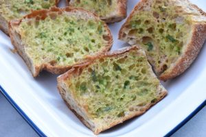 DSC_3475 • nogetiovnen.dk Ramsløgsbrød - nem opskrift på hvidløgsbrød med ramsløg