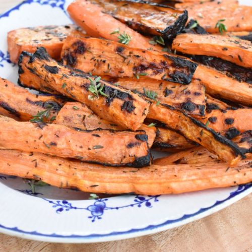Grillede gulerødder med timian, citron og honning