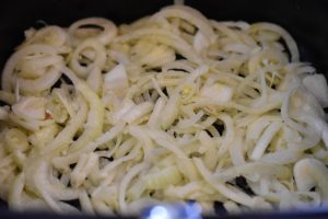 Stegte løg i airfryer - opskrift på sprøde ristede løg