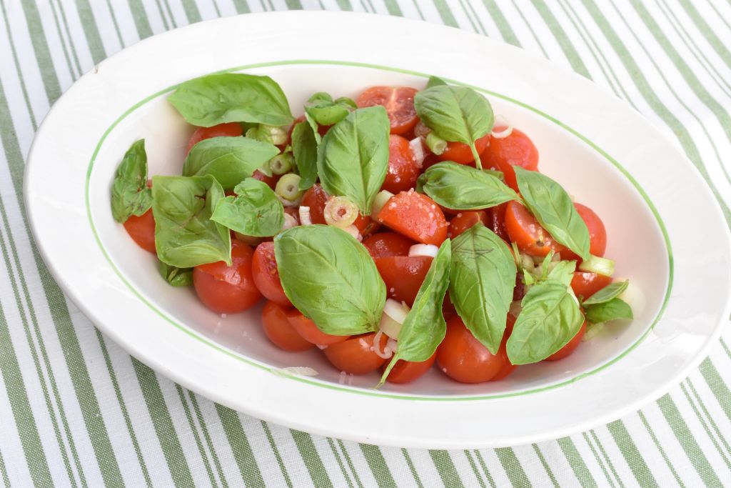 Cherrytomat salat med marinade - nem opskrift