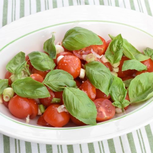 Cherrytomat salat med marinade - nem opskrift