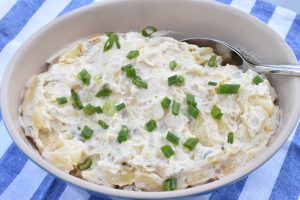 Pikant kartoffelsalat - kold kartoffelsalat med Pikantost 