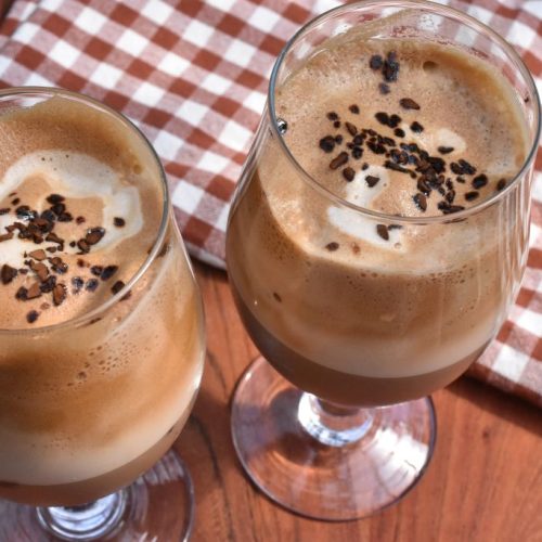 Karamel iskaffe med kaffecreme - nem opskrift