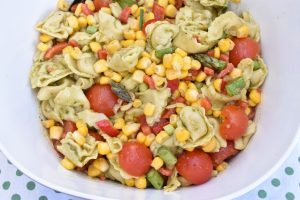 Tortellinisalat med pesto - nem pastasalat med fyldt pasta