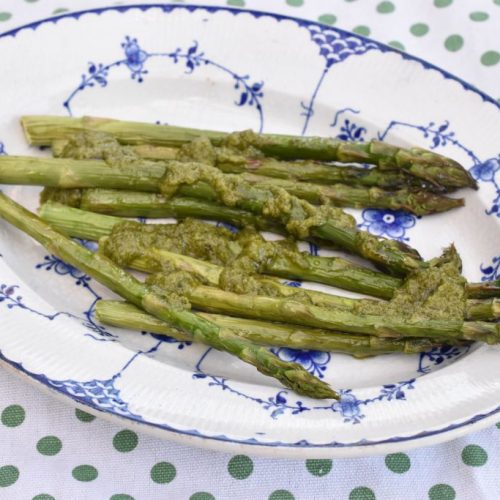 Grønne asparges med pesto - nem opskrift på lækkert tilbehør