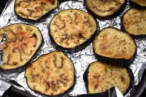 DSC_3758 • nogetiovnen.dk Aubergine i airfryer - opskrift på bagt aubergine