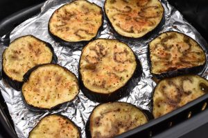 DSC_3759 • nogetiovnen.dk Aubergine i airfryer - opskrift på bagt aubergine
