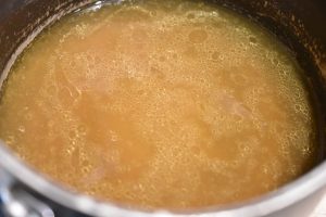 Skysovs - nem opskrift på brun sovs af stegesky el. bouillon