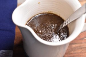 Skysovs - nem opskrift på brun sovs af stegesky el. bouillon
