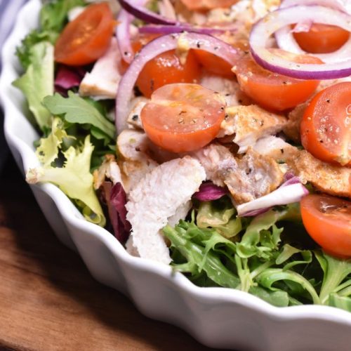 Salat med kylling - fyldig grøn salat med sprød kylling