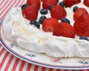 Pavlova i airfryer - opskrift på marengsbund