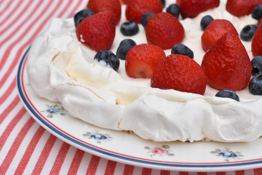 Pavlova i airfryer - opskrift på marengsbund
