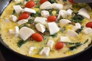 Æggekage med spinat og mozzarella - nem opskrift