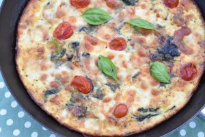 Æggekage med spinat og mozzarella - nem opskrift