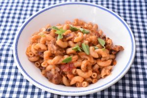 Pasta med salsiccia pølse, tomat og fløde - cremet pasta ret 