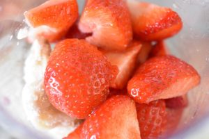 Nicecream med jordbær opskrift - sund jordbæris med banan