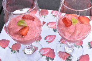 Nicecream med jordbær opskrift - sund jordbæris med banan