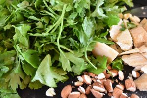 Hjemmelavet pesto - nem opskrift på grøn pesto