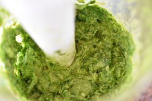 Hjemmelavet pesto - nem opskrift på grøn pesto