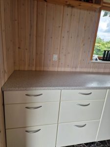 20240623_161007 • nogetiovnen.dk Nyt køkken i sommerhuset - se en forvandling