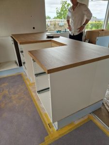 20240703_095108 • nogetiovnen.dk Nyt køkken i sommerhuset - se en forvandling