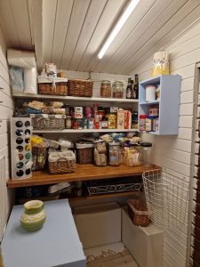 20240706_144252 • nogetiovnen.dk Nyt køkken i sommerhuset - se en forvandling