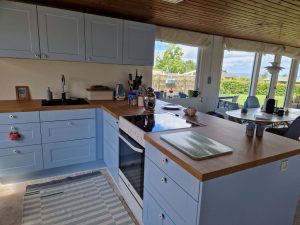 20240707_113551 • nogetiovnen.dk Nyt køkken i sommerhuset - se en forvandling