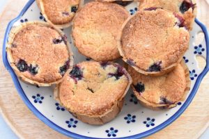 DSC_0009 • nogetiovnen.dk Solbærmuffins - nem opskrift på saftige muffins med solbær