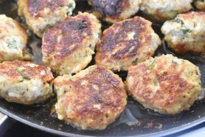 DSC_2622 • nogetiovnen.dk Kyllingefrikadeller med hytteost og havregryn