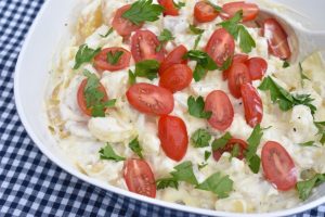 Karry kartoffelsalat med sennep - god kold kartoffelsalat