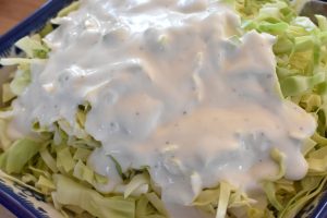 Coleslaw med spidskål - nem salat opskrift