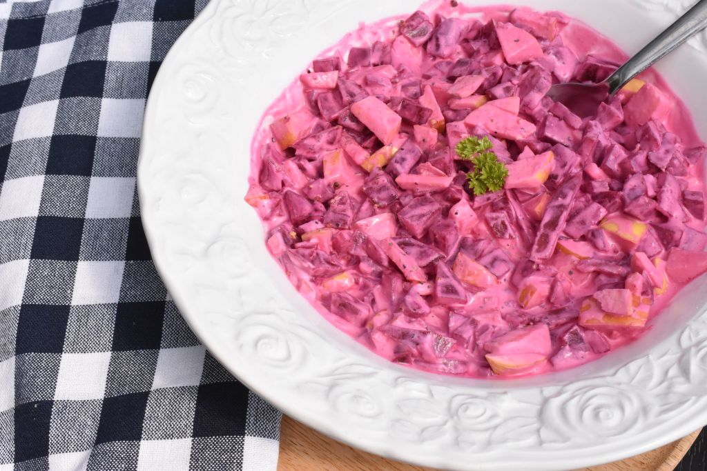 Russisk salat - nem opskrift på salat med rødbeder