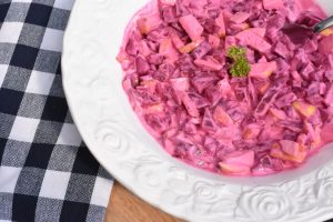 Russisk salat - nem opskrift på salat med rødbeder