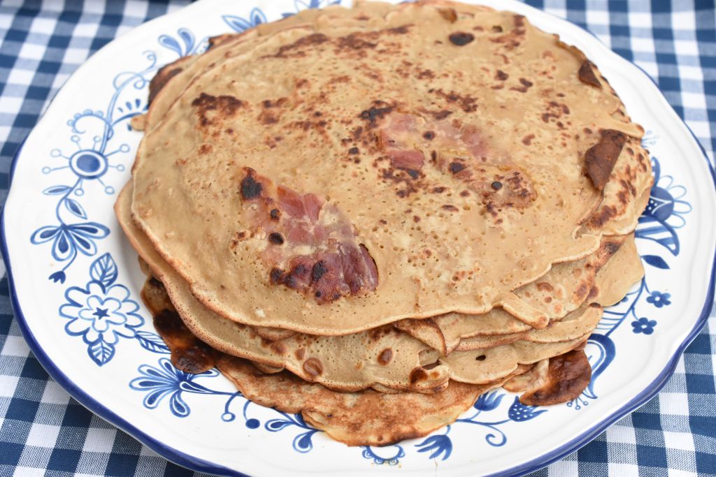 Hollandske pandekager med bacon - sprøde og lækre