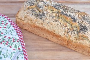 Æltefrit brød i form - franskbrød af nem æltefri dej