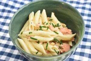Pasta med laks - cremet pasta med fløde og laks