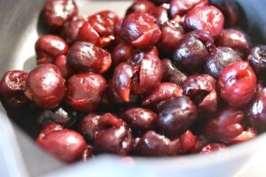 Kirsebærsovs - nem opskrift på hjemmelavet kirsebærsauce