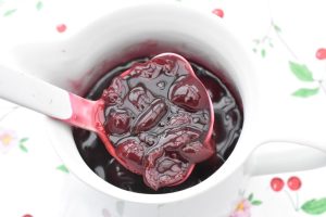 Kirsebærsovs - nem opskrift på hjemmelavet kirsebærsauce