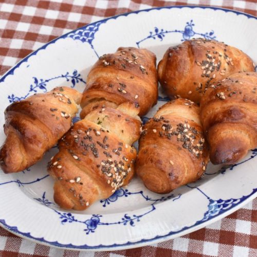 Hvidløgs croissanter - kuvertbrød af croissant dej på dåse