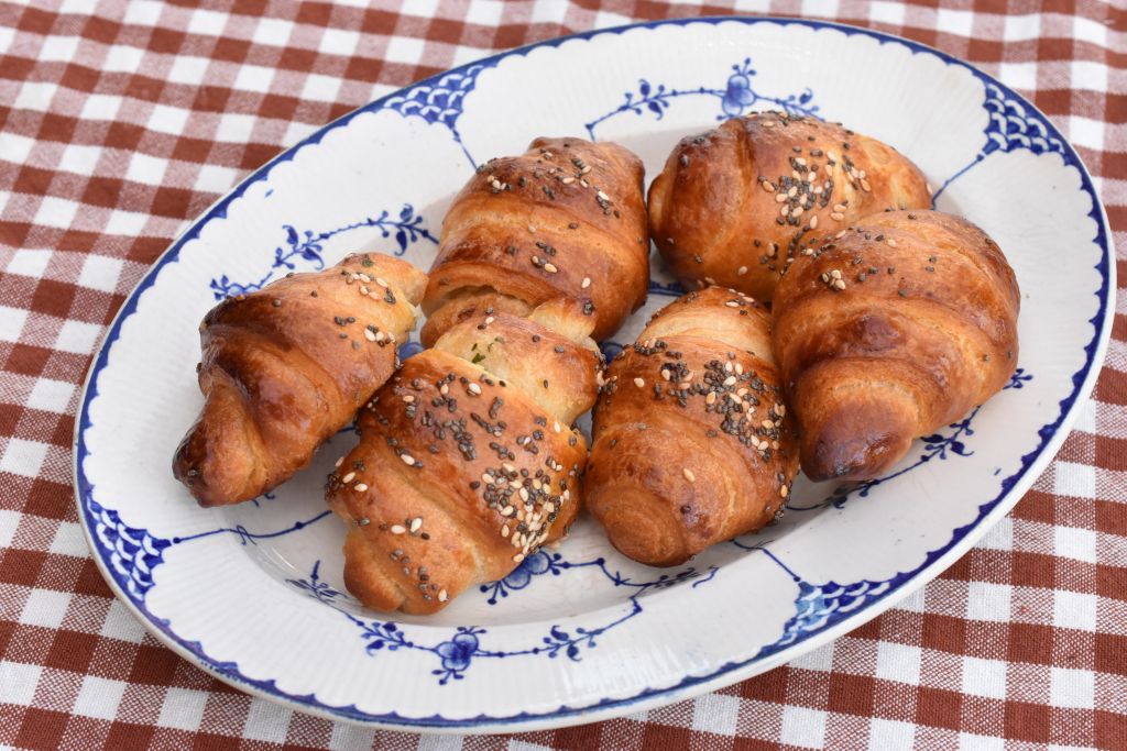 Hvidløgs croissanter - kuvertbrød af croissant dej på dåse