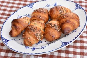 DSC_0241 • nogetiovnen.dk Hvidløgs croissanter - mini kuvertbrød af croissant dej på dåse