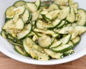 Asiatisk agurkesalat - nem opskrift på spicy agurkesalat