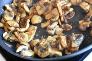 Champignon a la creme opskrift - flødestuvet champignon